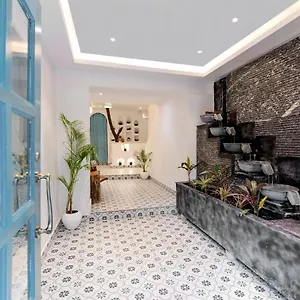 https://moustache-udaipur-luxuria.udaipurhotels.org
