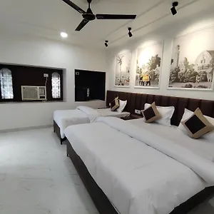Hotel Mrk, Varanasi