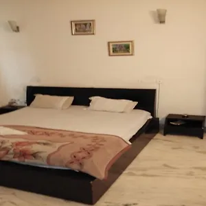 https://hotel-the-blue-sapphire.top-gurgaonhotels.com